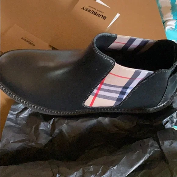 Burberry Chelsea Boots (Authentic) - Picture 5 of 10